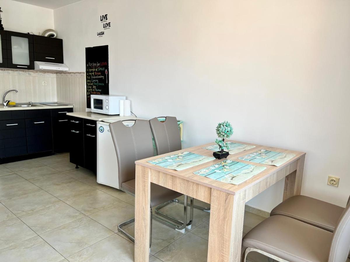 Milos Apartments Pomorie Eksteriør billede